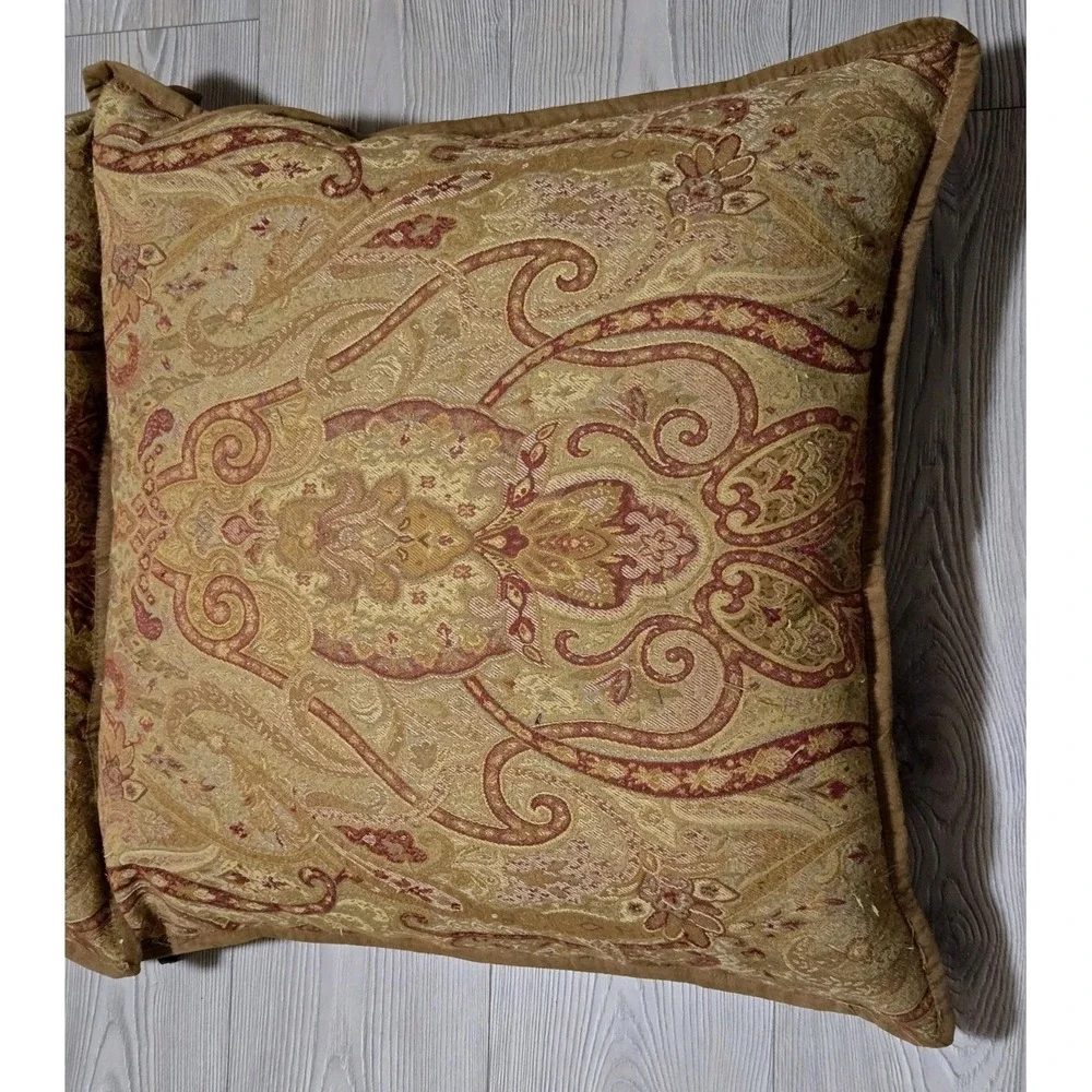 Lauren Ralph Lauren Dalmency Hall Gold Burgundy Suede Trim Medallion 24